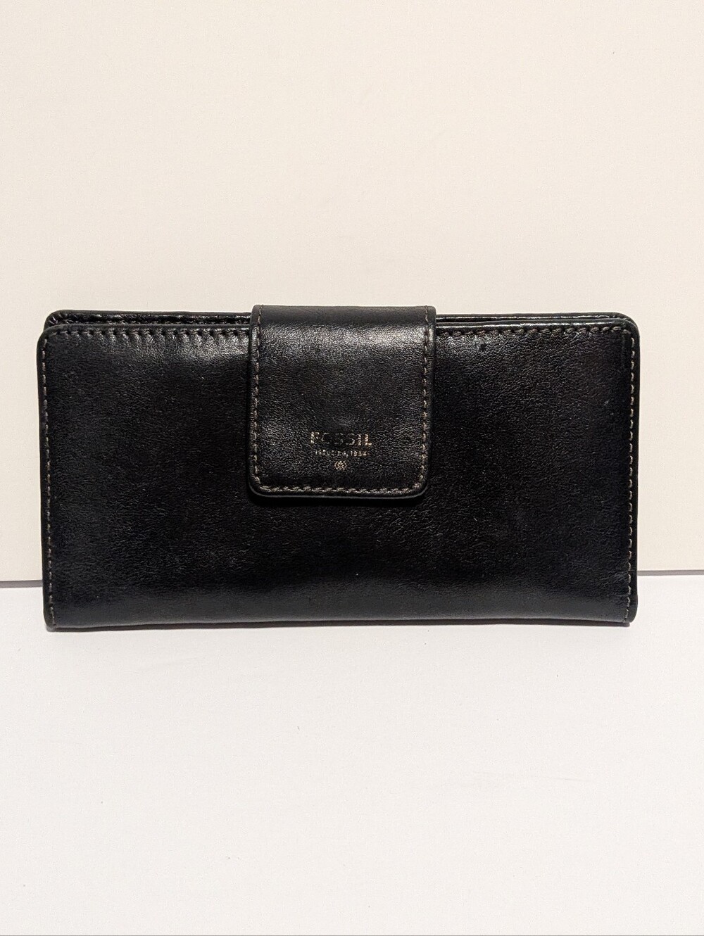 Fossil Black Leather Sydney tab clutch black wallets.